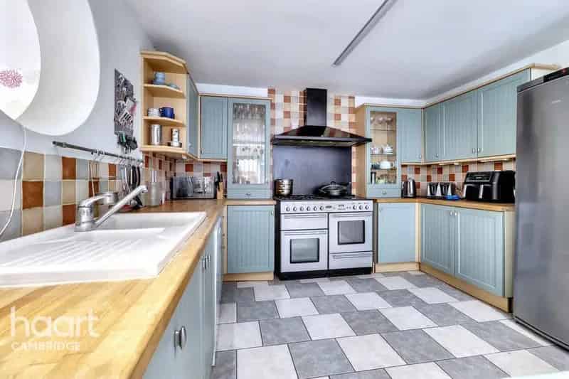 5 Bedroom Semi-Detached House for Sale Cambridge