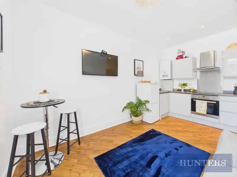 2 Bedroom Flat for Sale South Scarborough