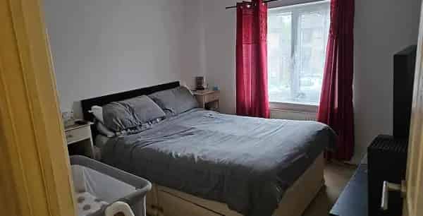 2 Double Bedroom House Near Shops and Park