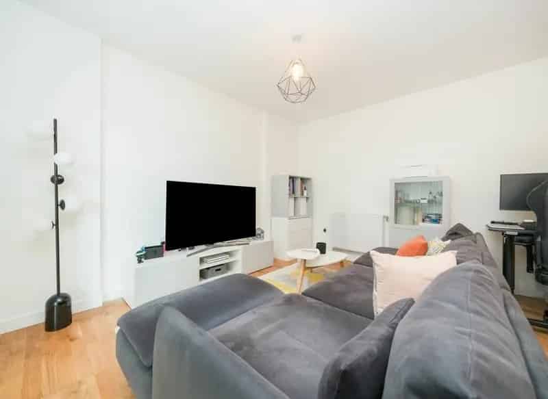 2 Bed 2 Bath Apartment Near Hanger Lane and Park Royal