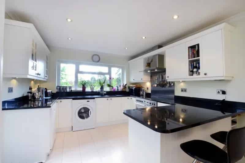 5 Bedroom House For Sale Near Town Centre