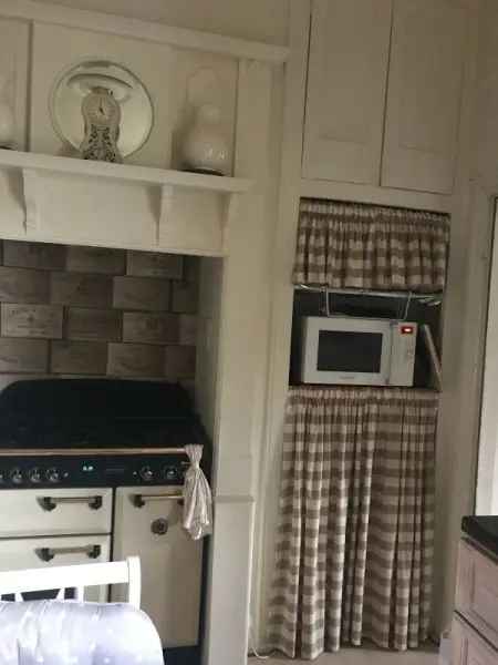 2-Bedroom House or Ground Floor Flat Near W12 W6