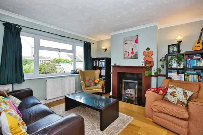Spacious Family Home Near Amenities and Schools