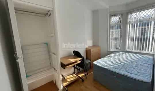 5 Bedroom House Cardiff 210m²