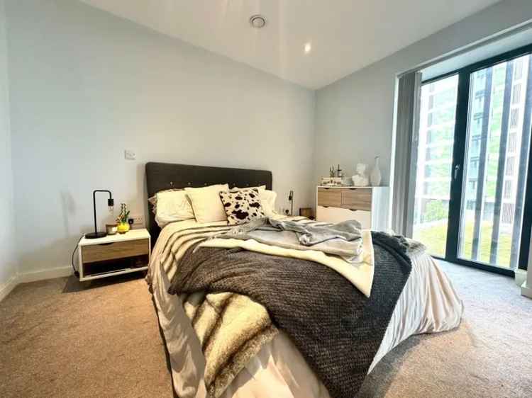 2 Bed Furnished Apartment Salford M3 - Modern Amenities