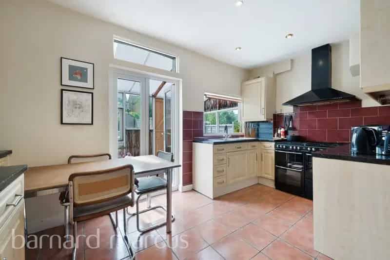 Victorian End Terrace House Near Thornton Heath Station