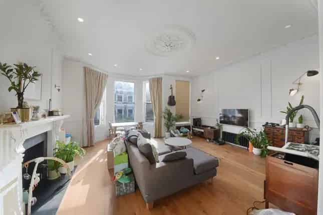 3-Bed Apartment Belsize Park 1697 Sqft Roof Terrace