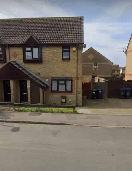 3 Bedroom Semi Detached House Near Schools and Station