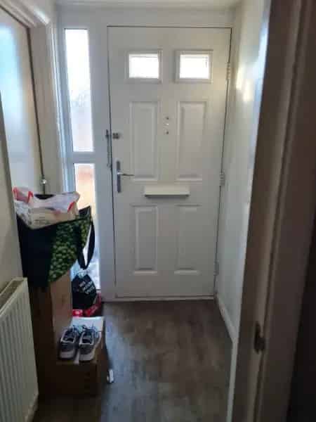 2 Bedroom Ground Floor Flat Near Shops and Amenities