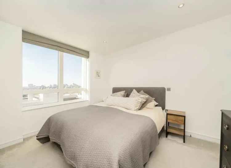 Flat For Sale in London, England