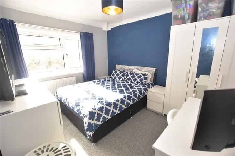 Three Bedroom End Terrace House for Sale
