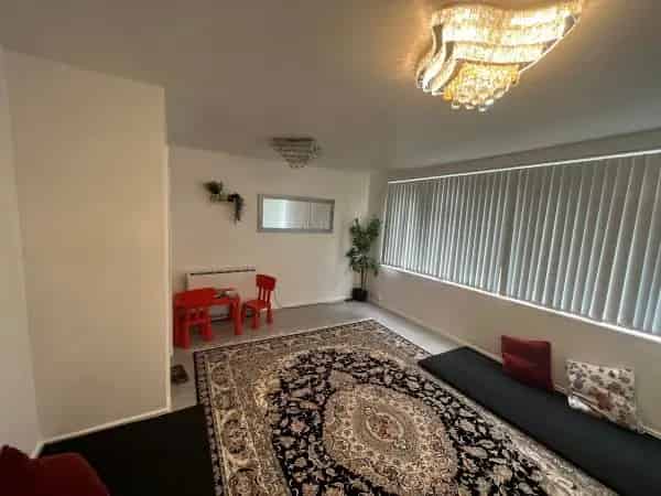 3 Bed Maisonette Near City Centre Family Friendly