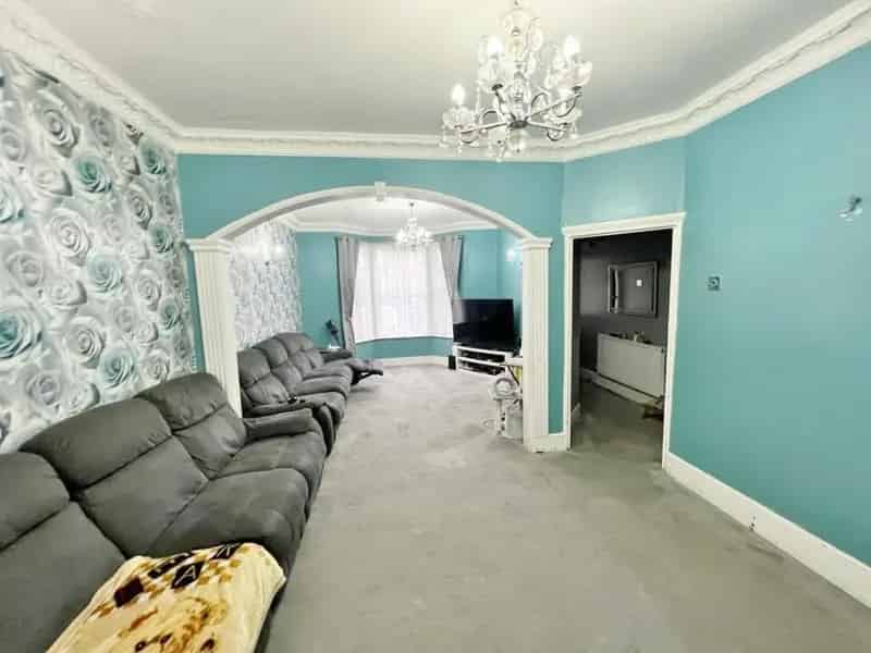 5 Bedroom House For Sale Near Woodgrange Park Station