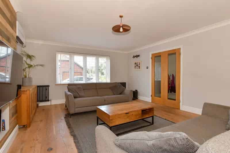 4 Bedroom Detached House for Sale Near Sole Street Station