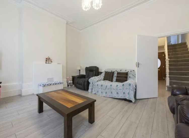 3 Bed Split Level Flat Stoke Newington 1000 sq ft