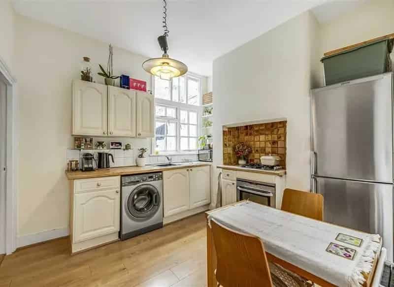 Spacious Ground Floor Period Conversion with Private Garden
