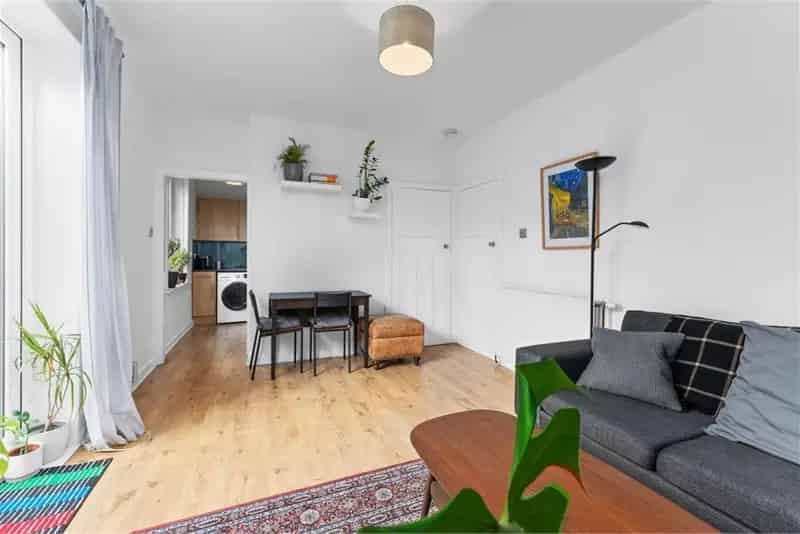 2 Bed Ground Floor Flat Pilton Excellent for First Time Buyers