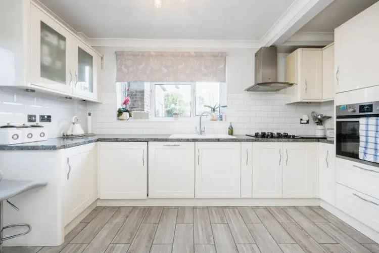 3 Bedroom Detached House for Sale in Putnoe Bedford