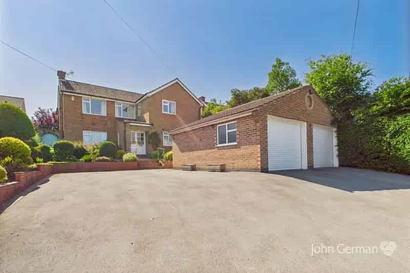 4 Bedroom Detached House For Sale in Quarndon