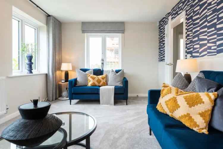 3 Bedroom Detached House for Sale with Private Driveway