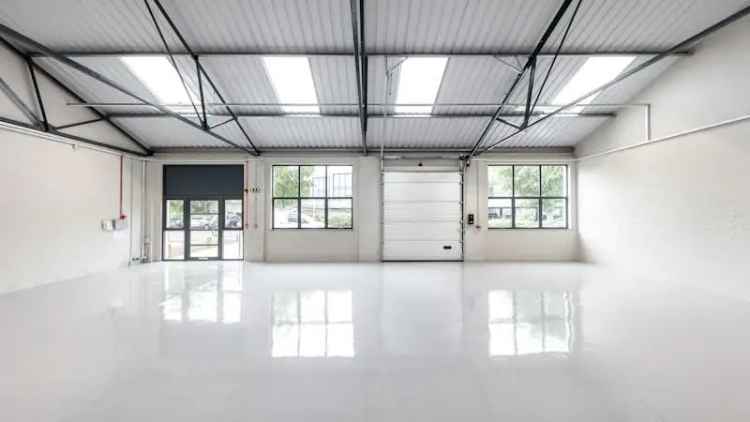 Industrial For Rent in Slough, England