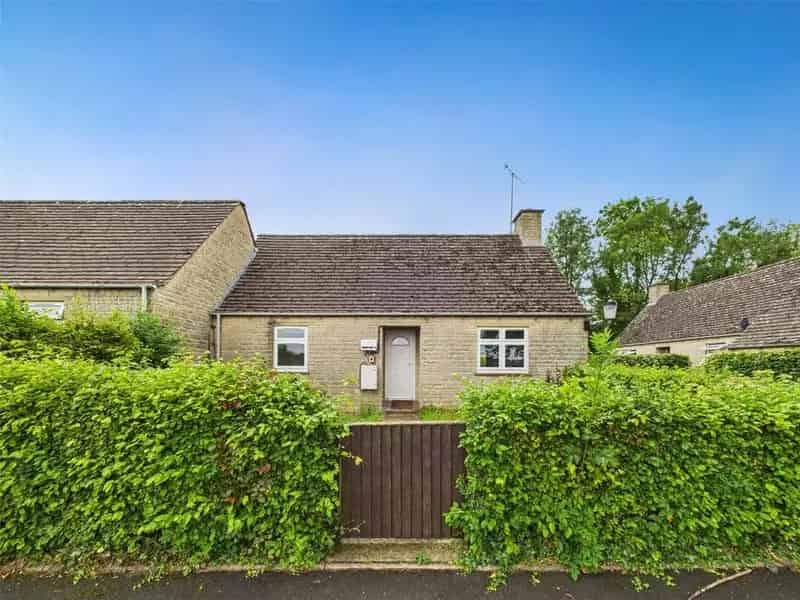 2 Bedroom Bungalow for Sale Frampton Mansell