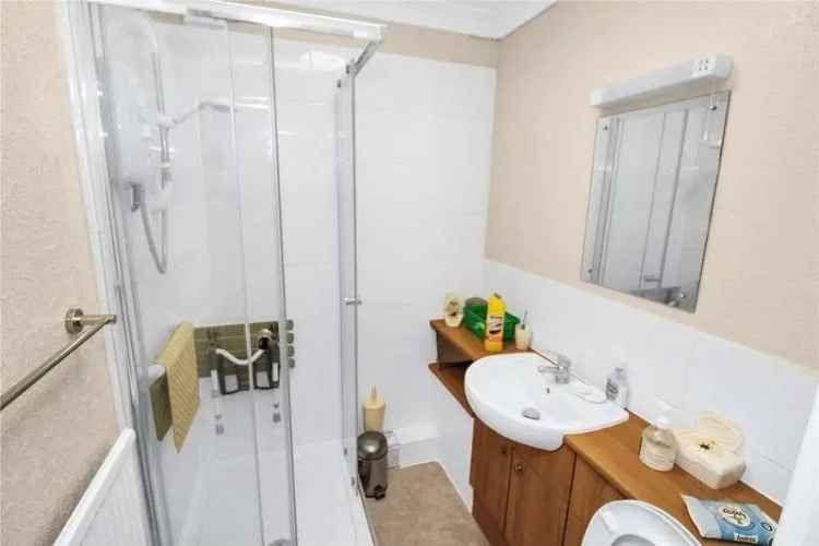 2 bed flat for sale