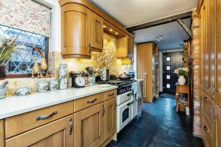 Three Bedroom End Terraced House with Garden and Parking