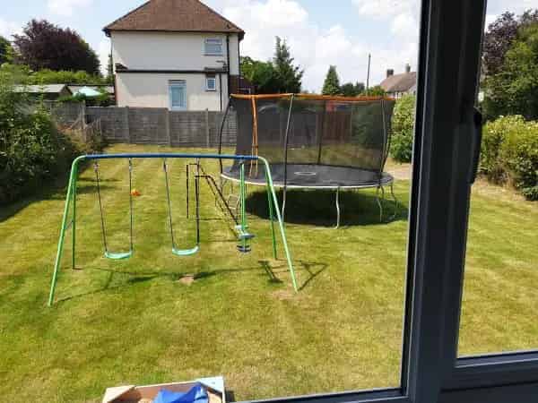 3 Bed House with Garden, Out House and Wash Room