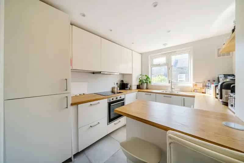 One Bedroom Victorian Conversion SE15 - Ideal First Time Buyer Home