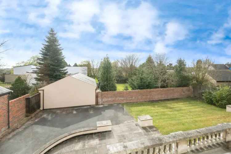 Spacious Renovated Cottage - Four Double Bedrooms - Large Garden
