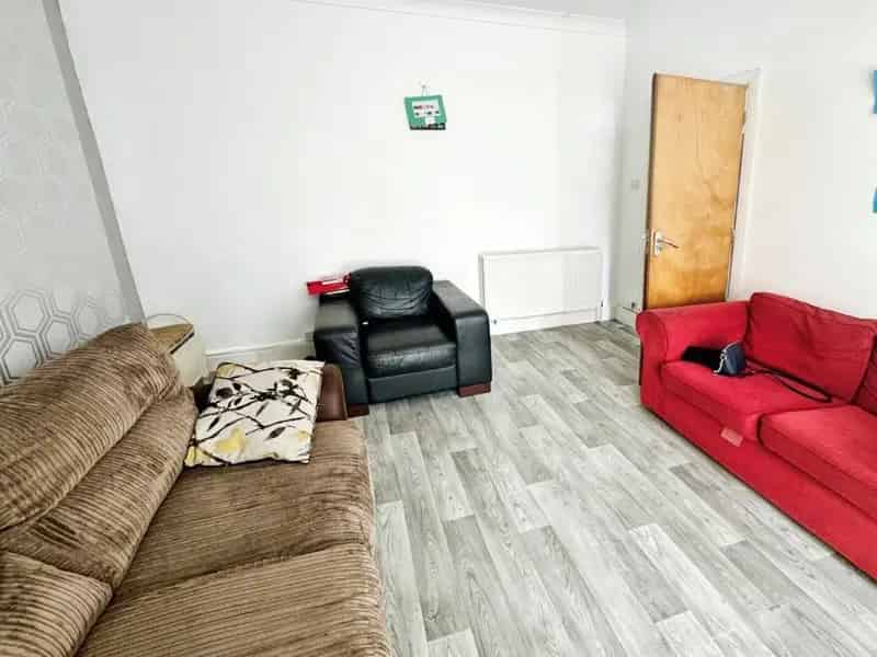 3 Bedroom Terraced House Near Swansea City Centre