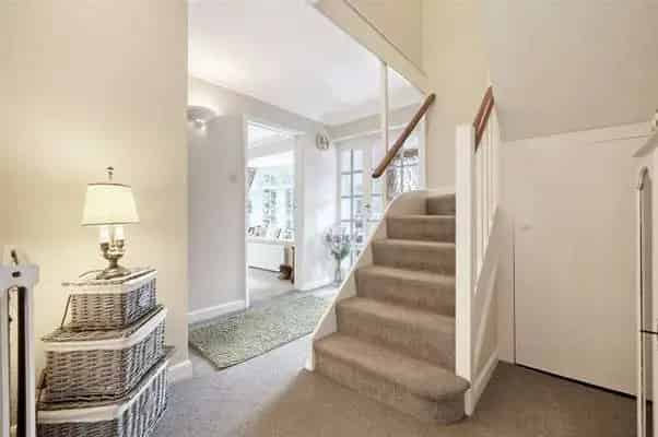 Family Home in Peaceful Setting 5 Beds 2 Dining Rooms Pool