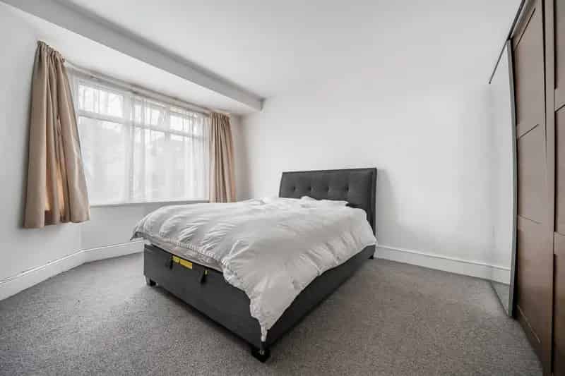 Spacious 4/5 Bedroom Semi-Detached House Enfield