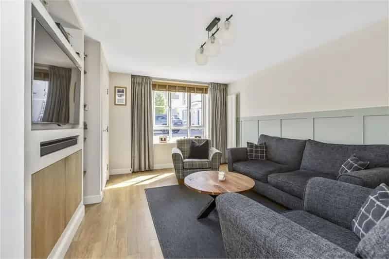 4 Bed Detached House with 2 Reception Rooms and Garden Room