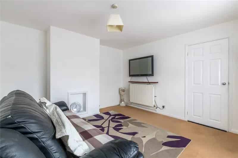 3 Bedroom Mid Terrace House For Sale