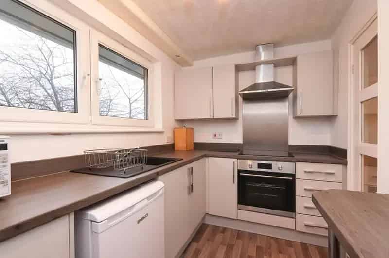 2 Bedroom Flat for Sale Sheffield S8 Chain Free