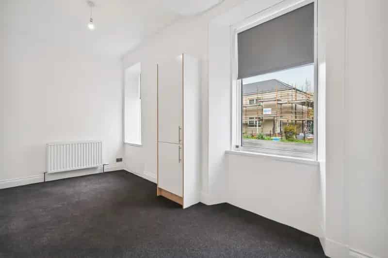 2 Bed Flat Bonhill Recently Refurbished Ground Floor