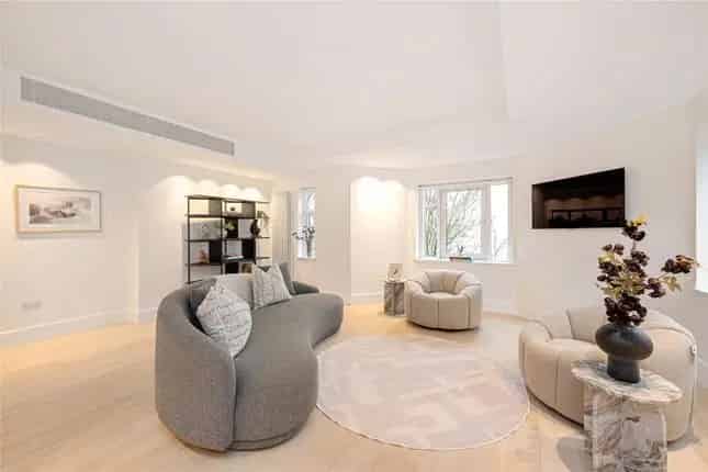 Luxury 3-Bed Apartment for Sale in St John's Wood NW8
