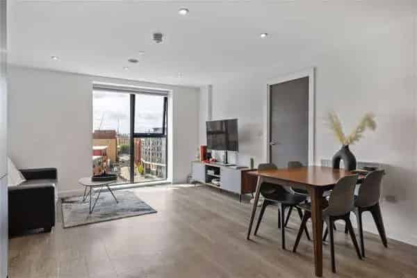 Two Double Bedroom Apartment Downtown Salford Two Parking Spaces