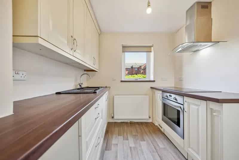 2-Bedroom Ground Floor Apartment Rutherglen Near Burgh Primary School