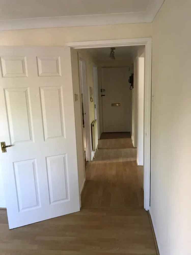 2 Bedroom Flat Bournemouth - Close to Transport Links
