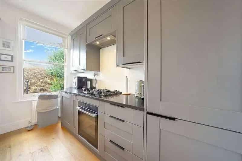 2 bed flat for sale