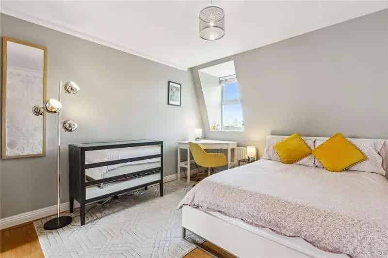 2 Bed Flat for Sale in Clapham