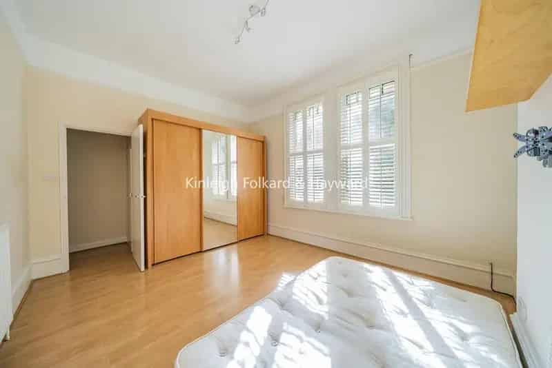 Two Bedroom Victorian Conversion Near Bromley North Station