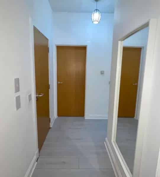 2 Bed Tenement Flat High Ceilings Freshly Decorated