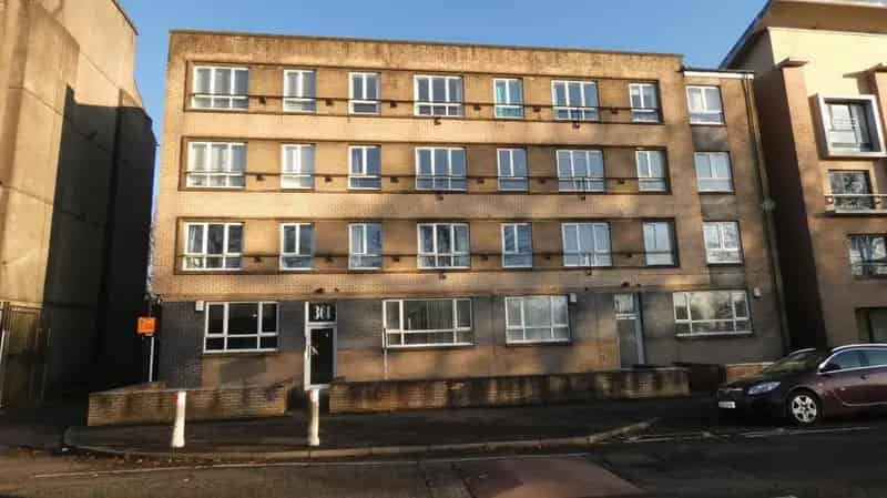 2 Bedroom Apartment to Rent Available May 16