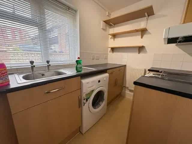 Two Bedroom Flat Northampton NN1 Zero Deposit Available