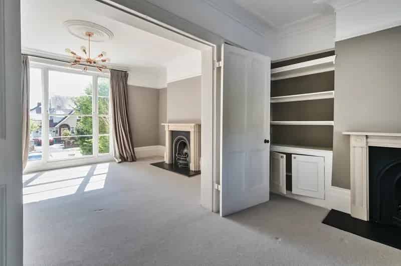 6 bedroom semi-detached house for sale