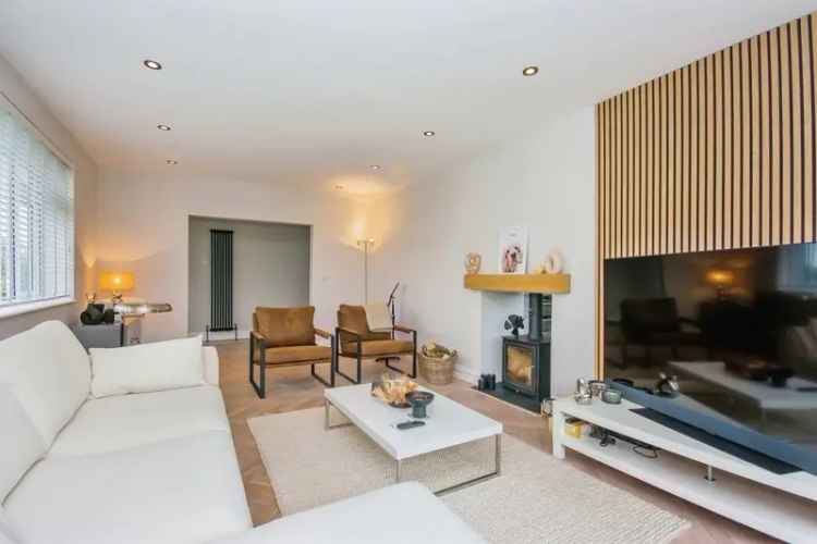 3 Bed Detached Bungalow Spacious Garden Modern Kitchen